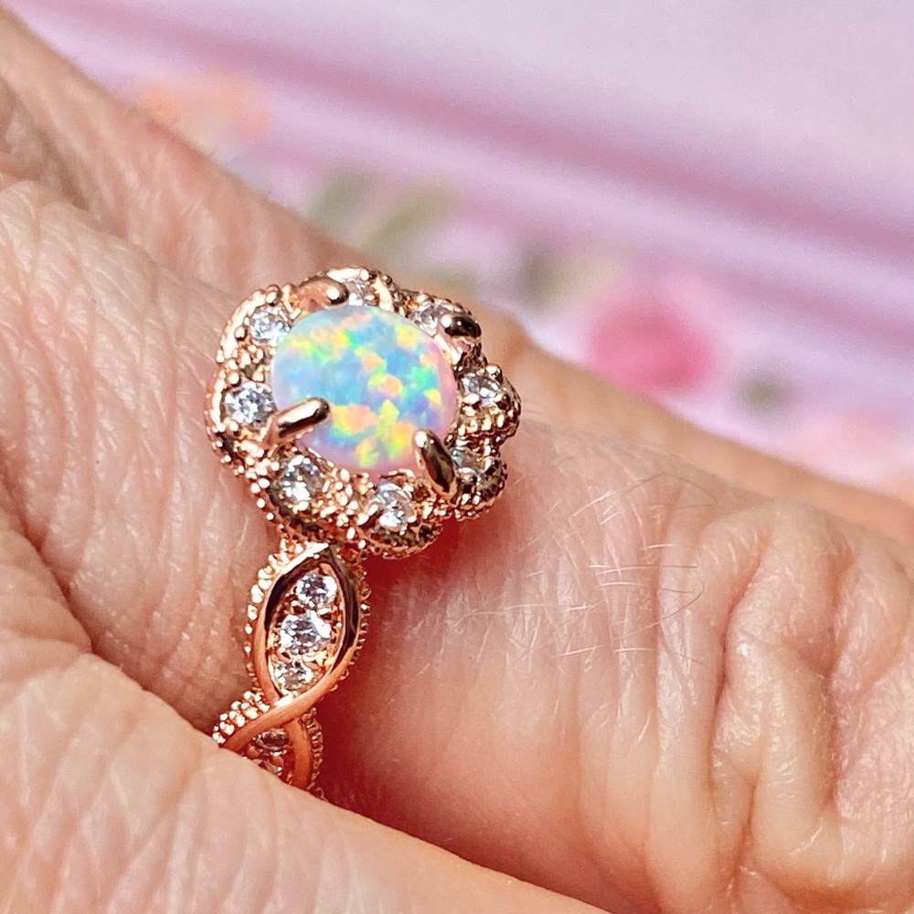 HP 🎉Round Opal Halo Twist Ring In Rose Gold NWOT - Picture 4 of 11